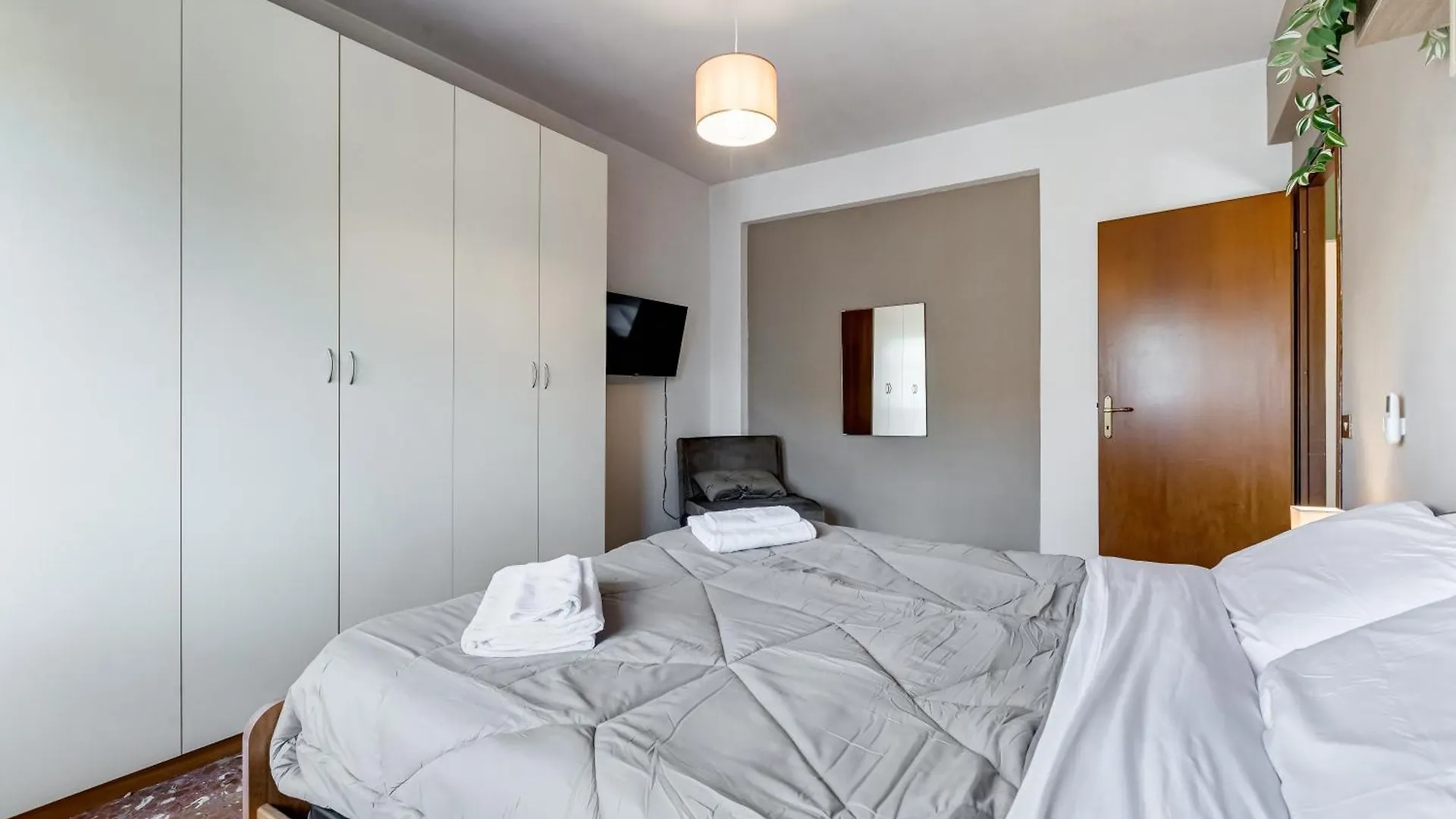 Near Metro A - Modern Boho Style Apartment  Roma
