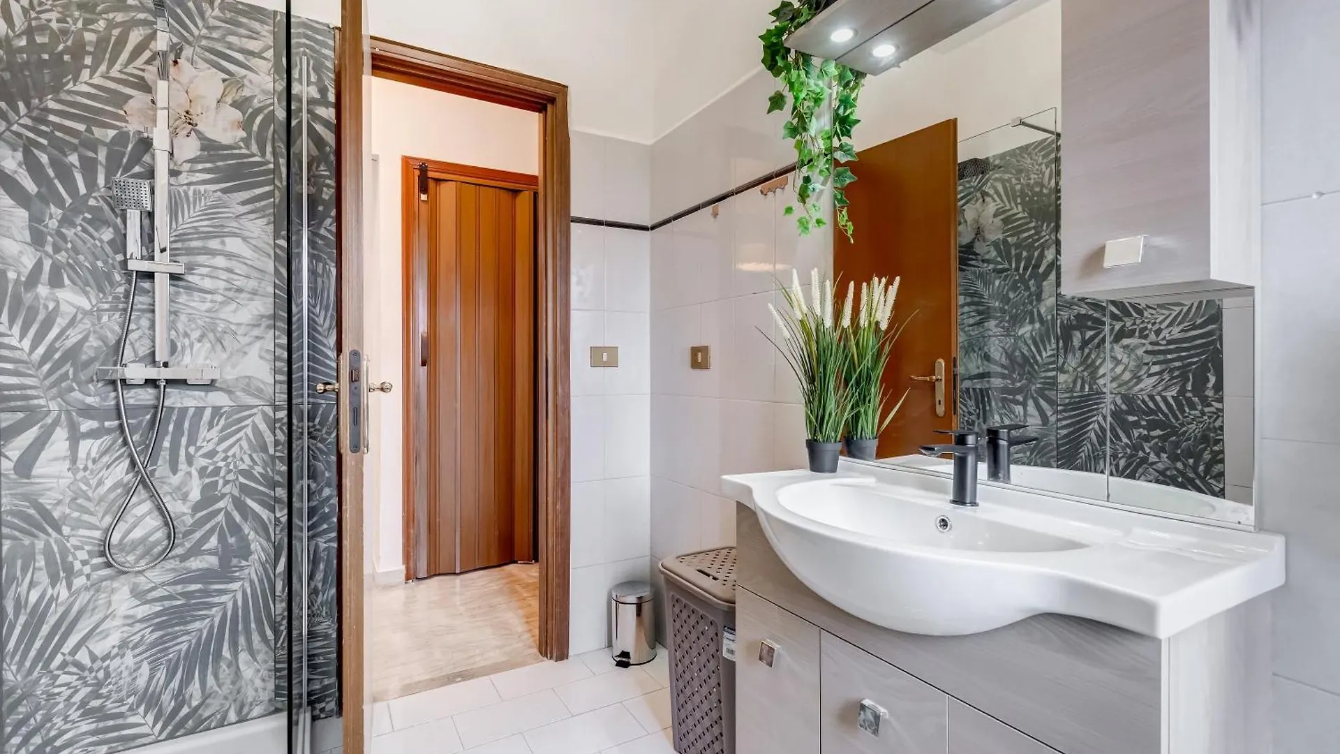 Near Metro A - Modern Boho Style Apartment 로마