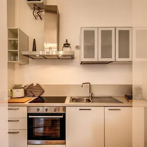  Apartament Elegant Behind The Colosseum