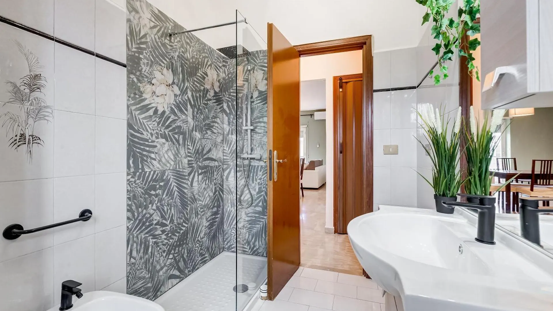 Near Metro A - Modern Boho Style Apartment Italy